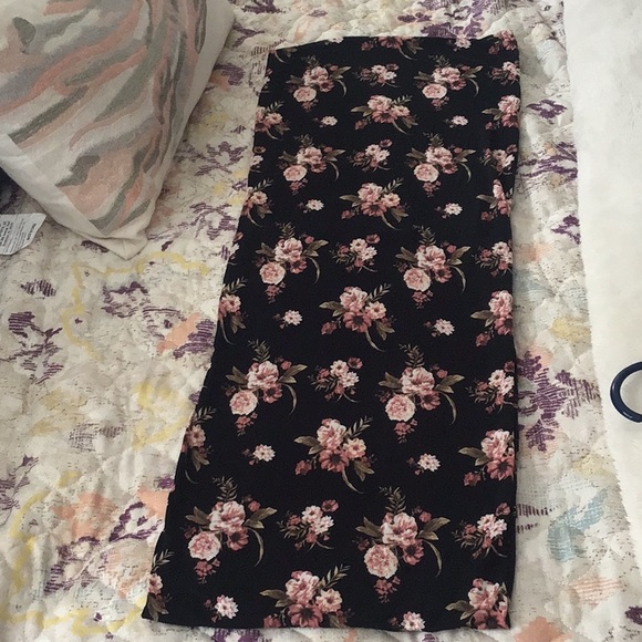 Scarf floral soft material stretchy & Versatile 🥀 nice pattern good shap - Picture 3 of 5